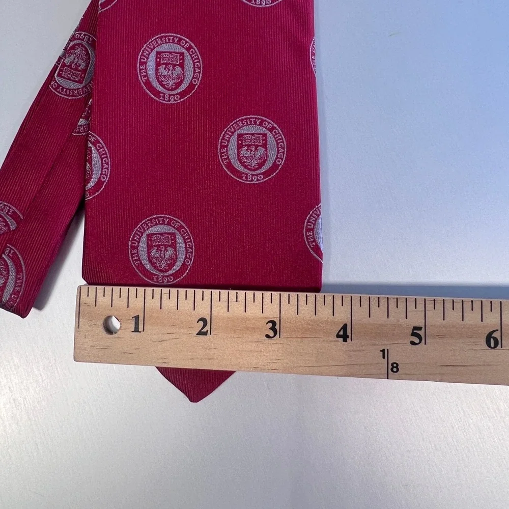 The Jardine Collection University of Chicago Silk Tie Red Crest college wear NEW
